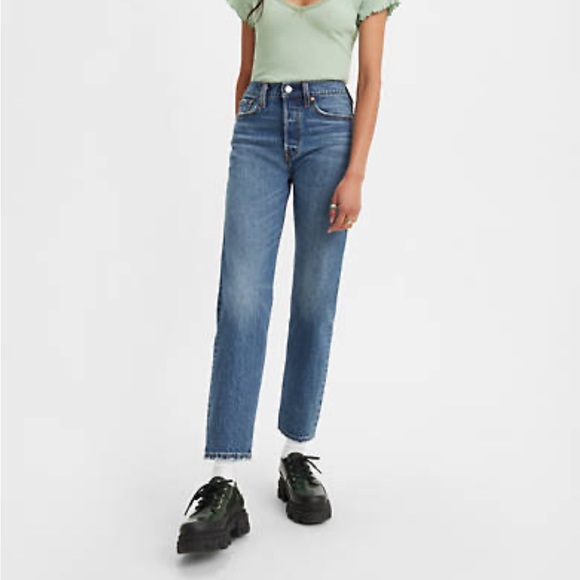 Levi’s Wedgie Straight Jeans. Size 28. Gently worn. - Picture 7 of 8